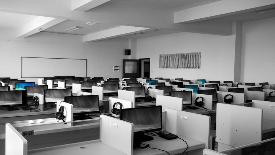 How Nearshore Call Centers Save Money Without Sacrificing Service